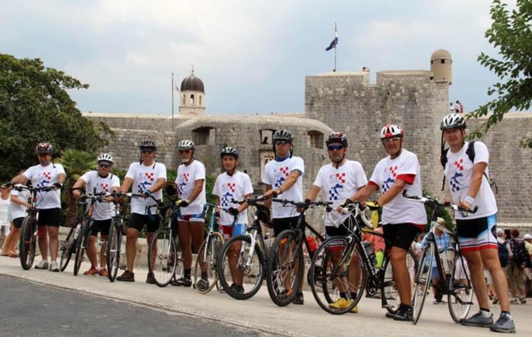 Biciklistički ultramaratonci iz Vukovara stigli u Dubrovnik (FOTO)