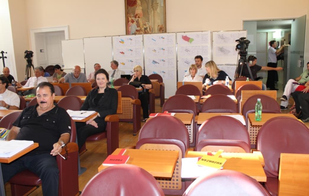 PREKINUTA SJEDNICA GRADSKOG VIJEĆA: Ipak ne ide bez Vićana!