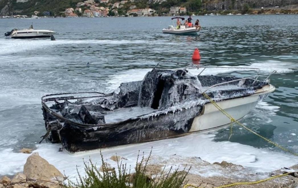 Policija objavila zašto su gorjele barke i jedno osobno vozilo