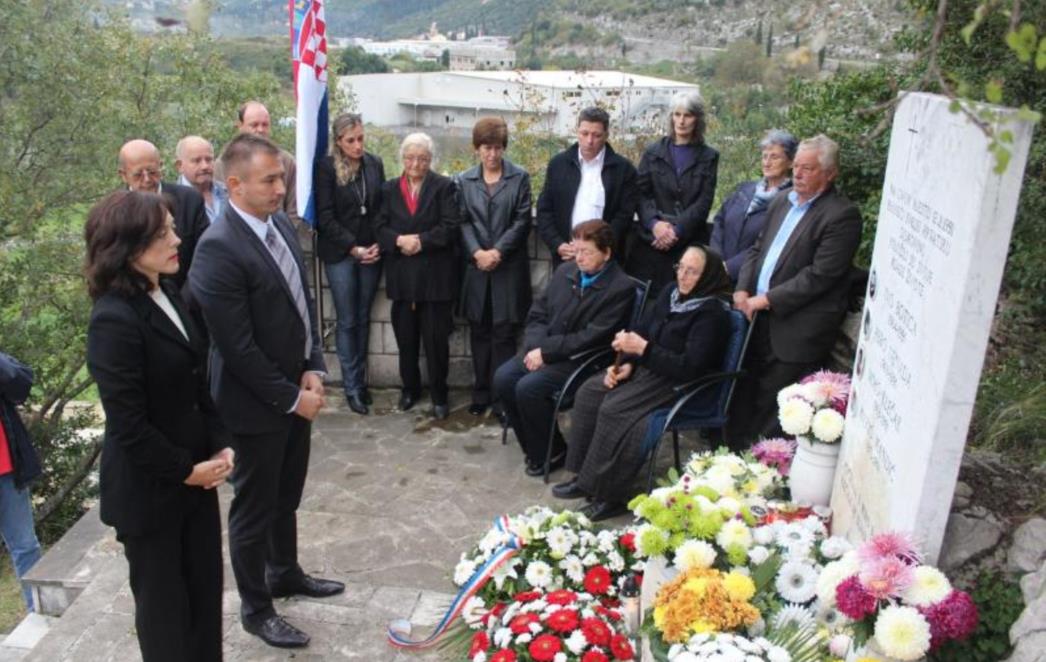 Obilježena 21. obljetnica pogibije hrvatskih branitelja u Komolcu i na Strinčijeri (FOTO)