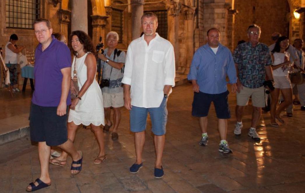 Roman Abramovič opet u Dubrovniku, prošetao Stradunom sa svojom djevojkom (FOTO)