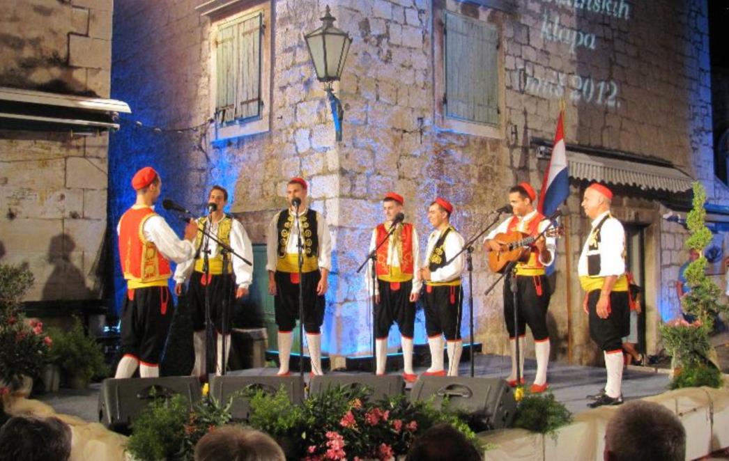 Klapa Kaše nastupa u finalu Festivala Omladina 2012