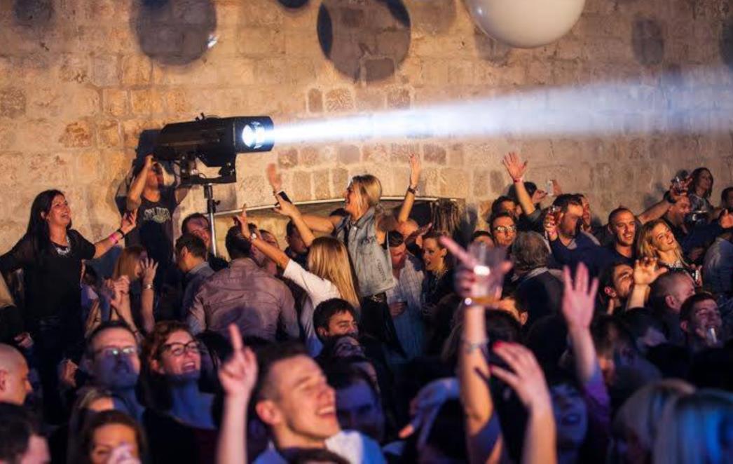 REVELIN OBJAVIO PROGRAM DO KRAJA SEZONE: Doris Dragović, Halid Bešlić, Rozga, Plavi orkestar za Dubrovčane!