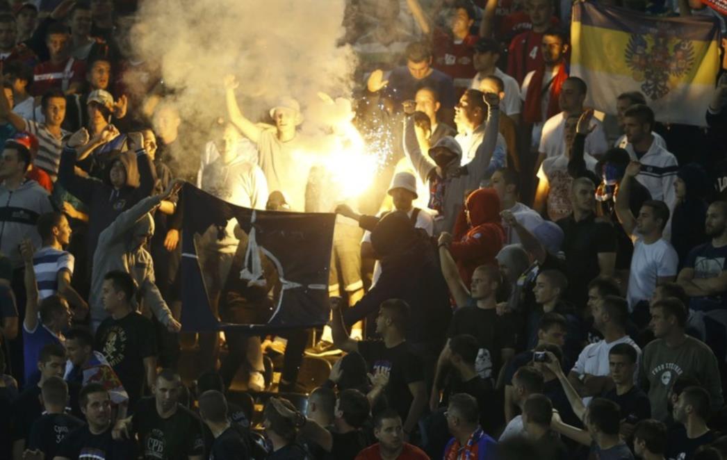 Srbi na stadionu spalili zastavu NATO saveza, slika obišla svijet﻿