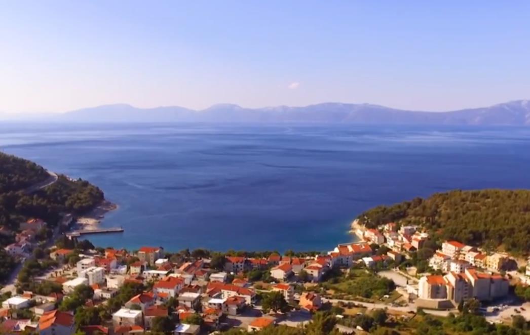 BAHATOST LOKALNE VLASTI U DRVENIKU Majka devetomjesečne bebe iz BiH o katastrofalnom ponašanju prema turistima 