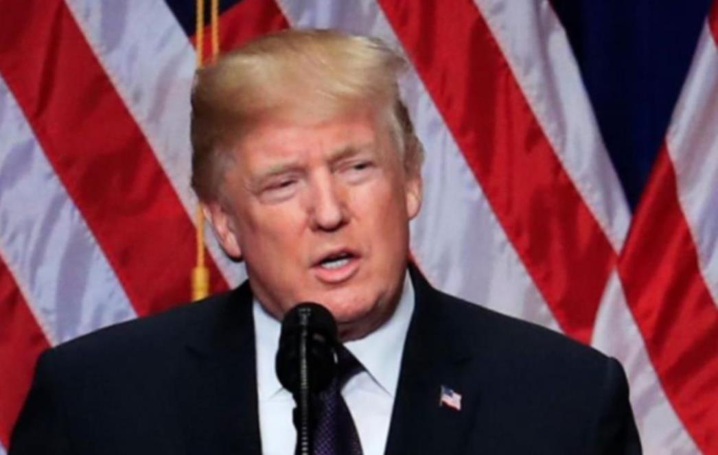 PREDSJEDNIK NE SLUŠA SAVJETE Trump i dalje razgovara koristeći svoj osobni telefon iako ga upozoravaju da to ne radi