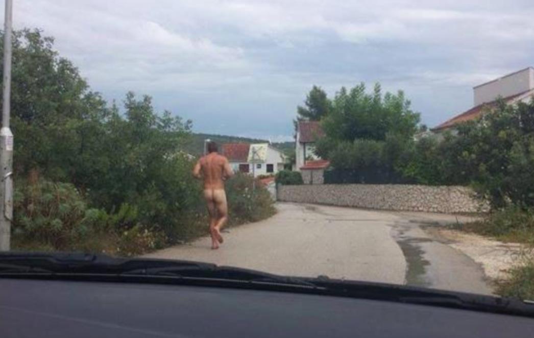 O OVOJ FOTOGRAFIJI SVI PRIČAJU U HRVATSKOJ: Je li gologuzog trkača zatekao nečiji suprug?