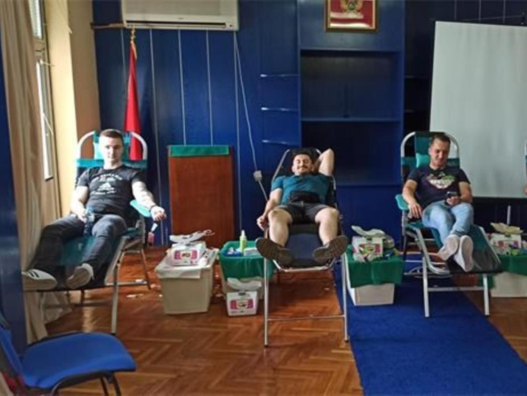Policijski službenici darivali krv