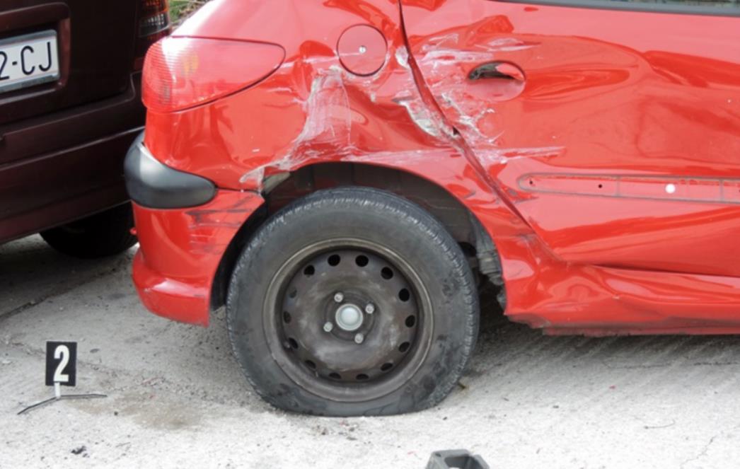 PROMETNA NESREĆA U BANIĆIMA: Sudar kampera i osobnih automobila, dvije osobe ozlijeđene!
