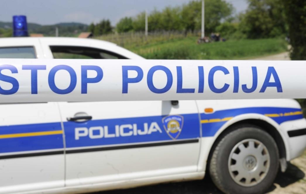 TEŠKA PROMETNA NESREĆA: Prevrnuo se kamion, cesta blokirana 