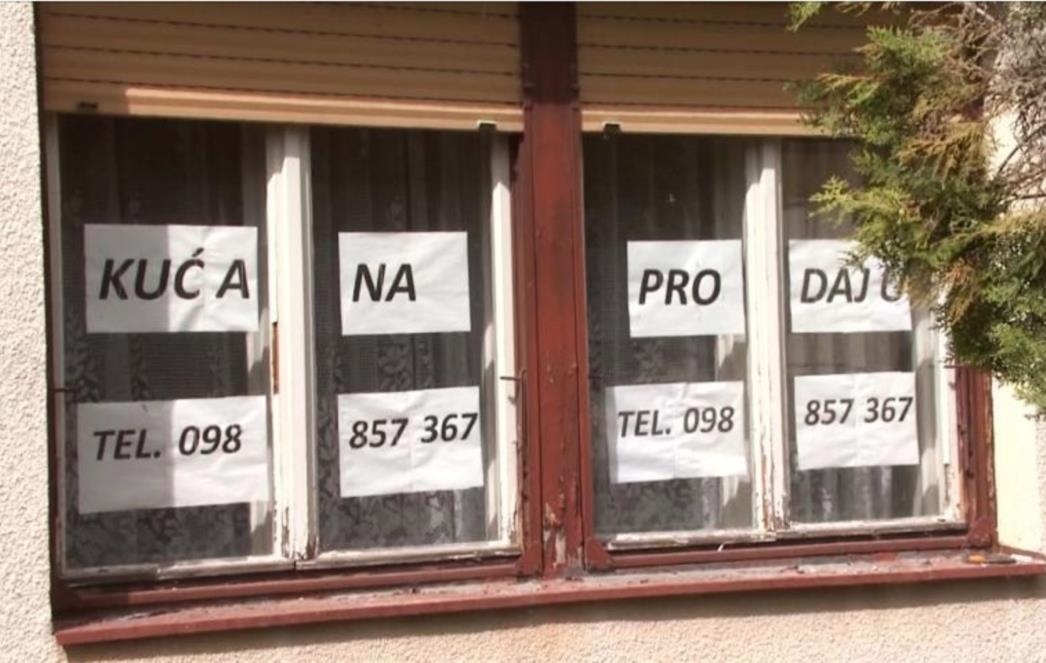ALARMANTNO STANJE U VUKOVARU  Oznake 'NA PRODAJU' duž čitavih ulica
