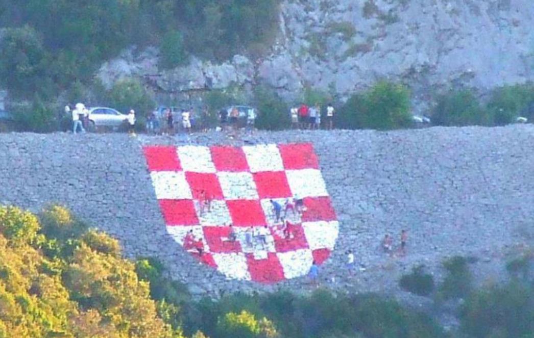 IGRAJMO SE ŠAHA LJUBAVLJU: Neumljani brzo reagirali i vratili "šahovnicu"