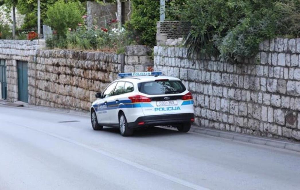 Sin koji je ubio majku i teško ranio oca sinoć završio u bolnici, evo za što ga policija tereti