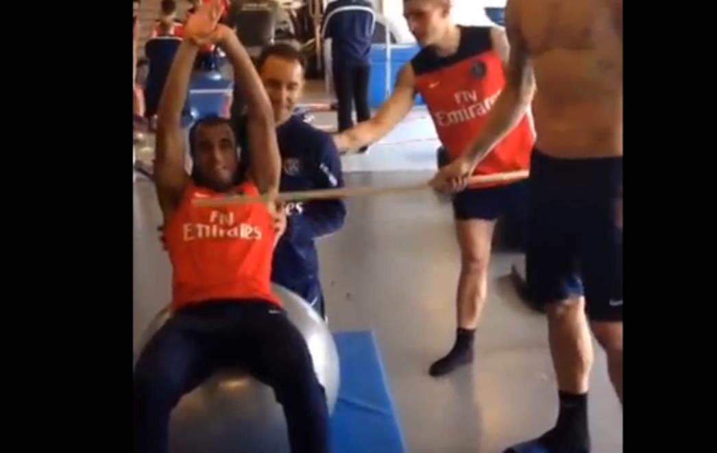 ZNA SE TKO JE GAZDA! Pogledajte što Ibrahimović radi svojim suigračima! (VIDEO)