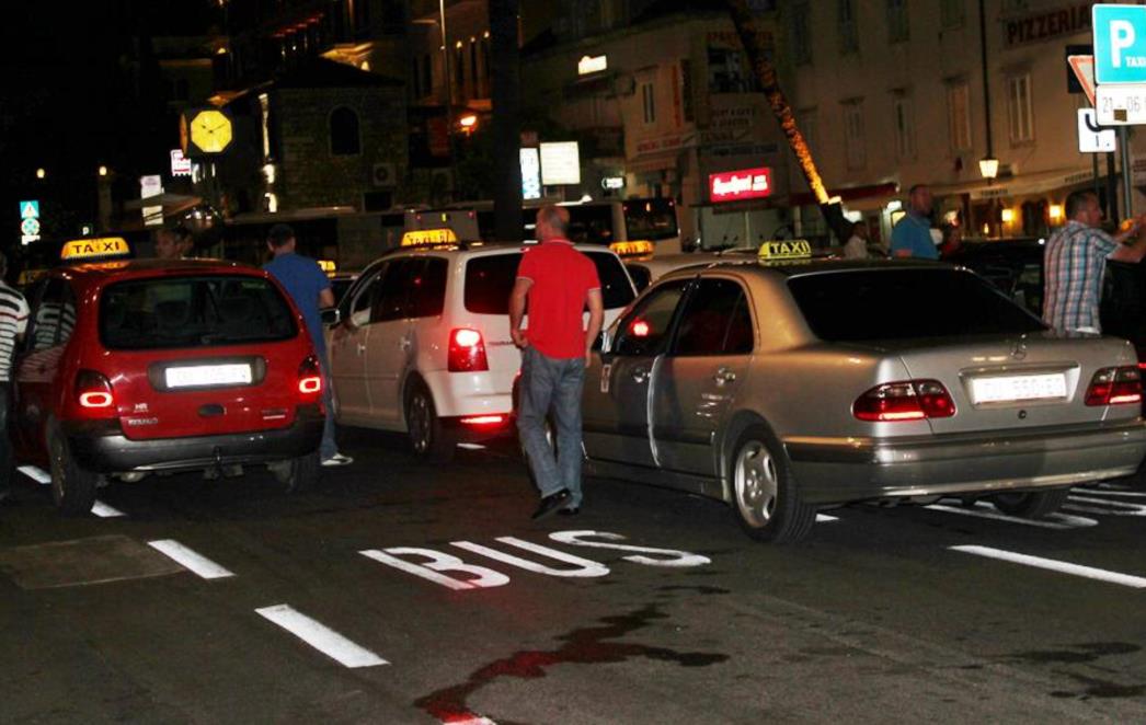 TAKSISTI PARKIRANI NASRED PILA: 'Ne želimo praviti nered i nismo krivi mi nego oni koji daju dozvole!'