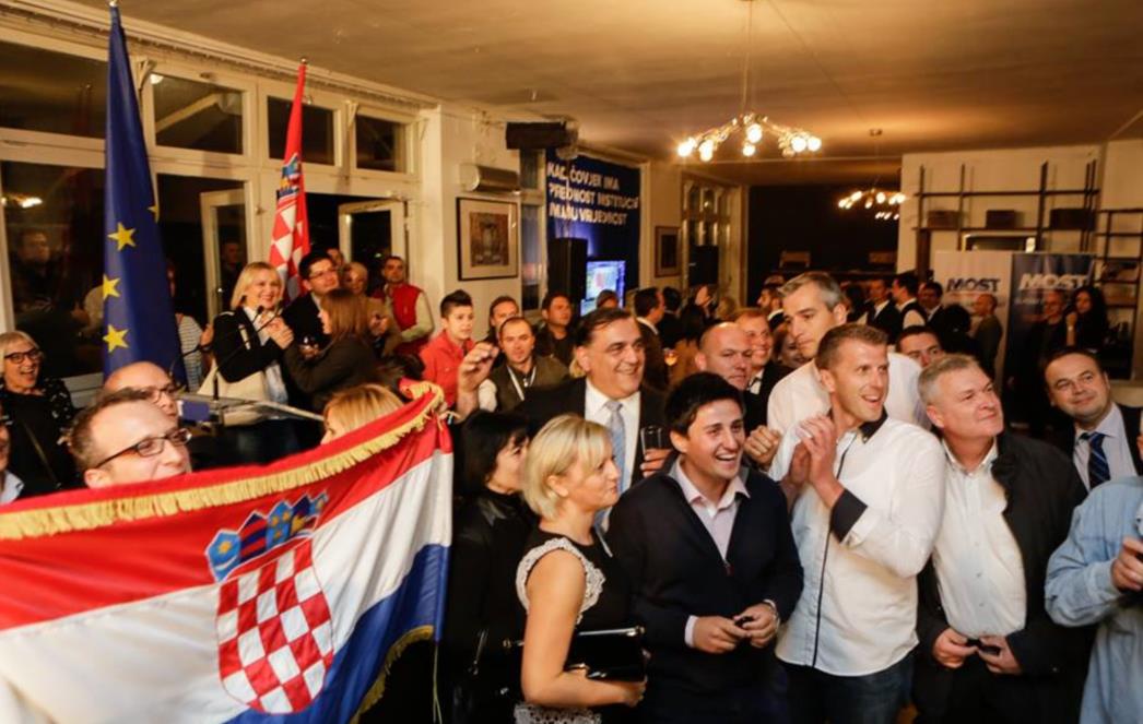 Članovi MOST-a za vikend se povlače na tajnu lokaciju: Ako ovo propadne i mi ćemo kofere u ruke, pa put Njemačke i Švicarske!