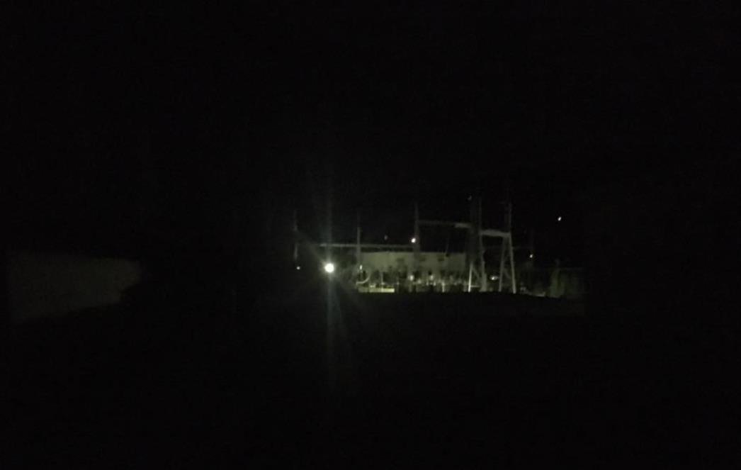 KOMOLAC U 21. STOLJEĆU: Stanovnici ostali opet u mraku, Elektrojug se upozorava godinama, ali ih nije briga!
