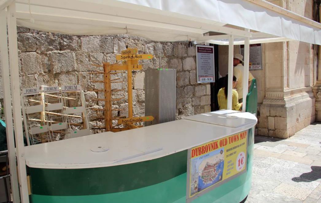 INSPEKTORI 'OPERIRAJU': Zatvoreni štandovi na Stradunu! (FOTO)