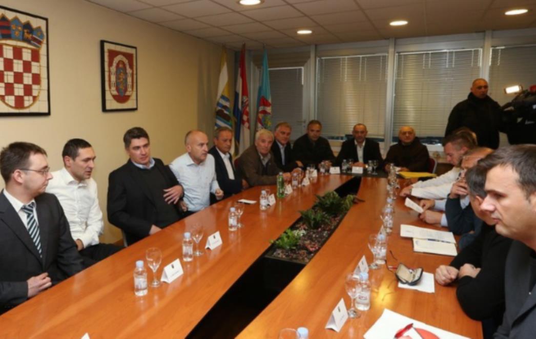 Hoće li se dogovoriti? Premijer i Stožer pregovaraju već 3 sata