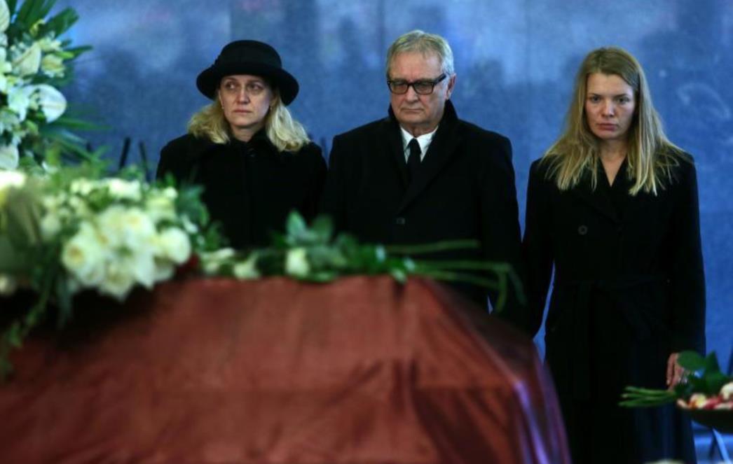 POSLJEDNJI POZDRAV: Obitelj, prijatelji i kolege ispratili Nikolu Ivandu (FOTOGALERIJA)