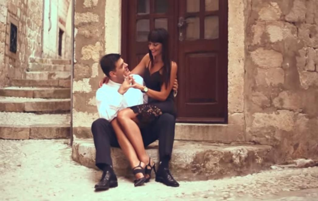 Prelijepa Dubrovkinja Violeta Vukanović obara s nogu u novom spotu klape Maestral /VIDEO/