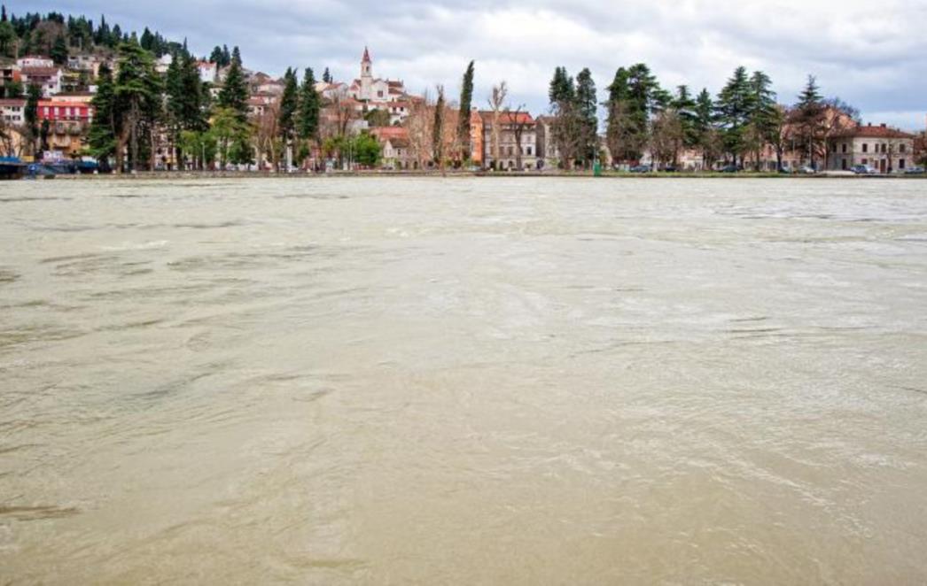 Neretva se povlači, no i dalje najteže na desnoj strani Metkovića, ugroženo više od 60 kuća!