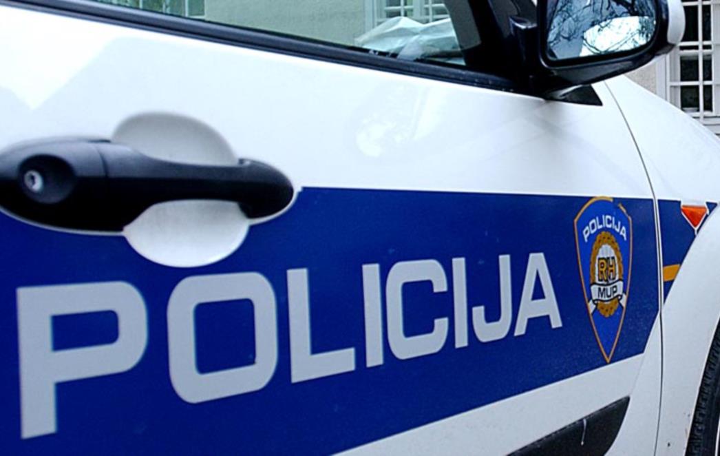 MALI PROLOG:  Policija u automobilu pronašla oružje i streljivo