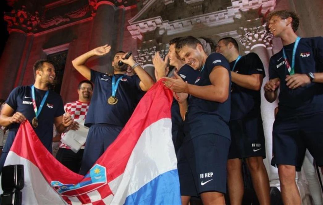 NAGRADE ZA  SVJETSKI USPJEH: U odnosu što se davalo Srbima i Mađarima nagrade hrvatskim vaterpolistima su sitniš