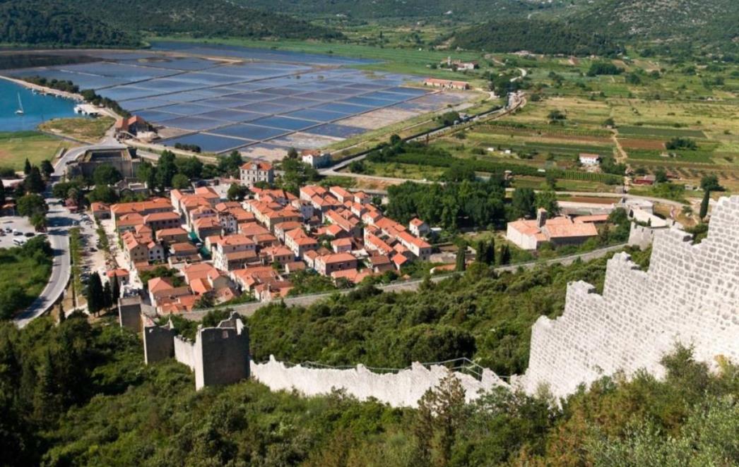 Pelješka u kući zatekla nepoznatu  ženu  s  nečasnim namjerama