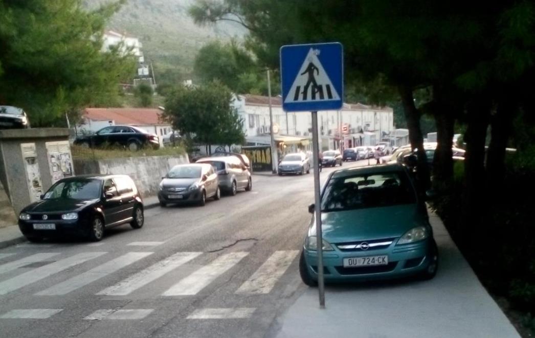 PROMETNA NEKULTURA U DUBROVNIKU: Nogostup i pješački služe za privatne svrhe! /FOTO/