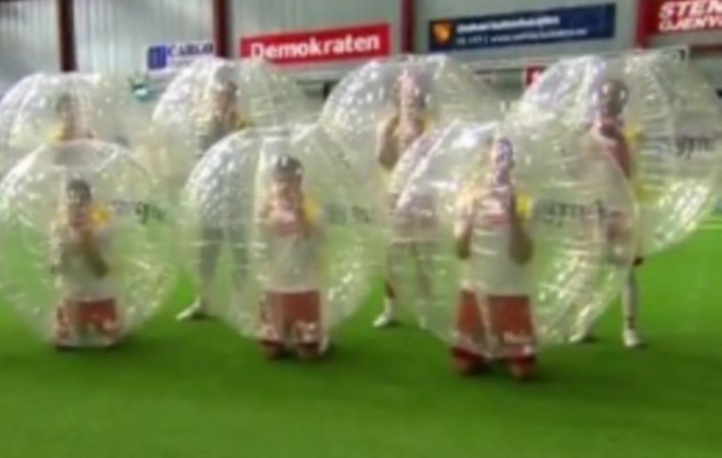 Dvojica "ludih" Norvežana izmislila balon-nogomet