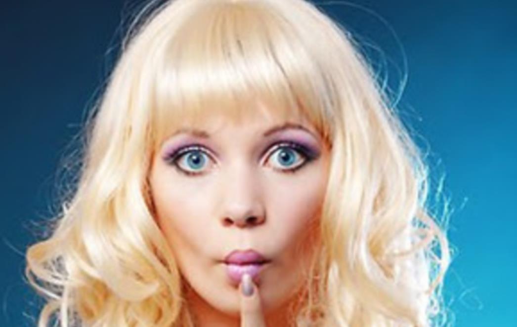 VIC DANA: Plavuše u autu