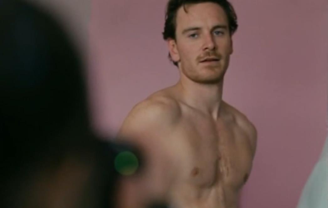 SPORNO PONAŠANJE Michael Fassbender izbačen sa zabave