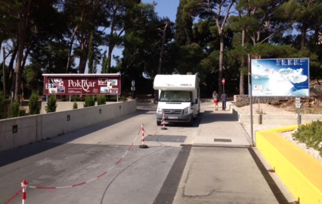 BESPLATNO LJETOVANJE U DUBROVNIKU: Sanitat kaznio turiste koji su 'odsjeli' u Bogišićevom parku