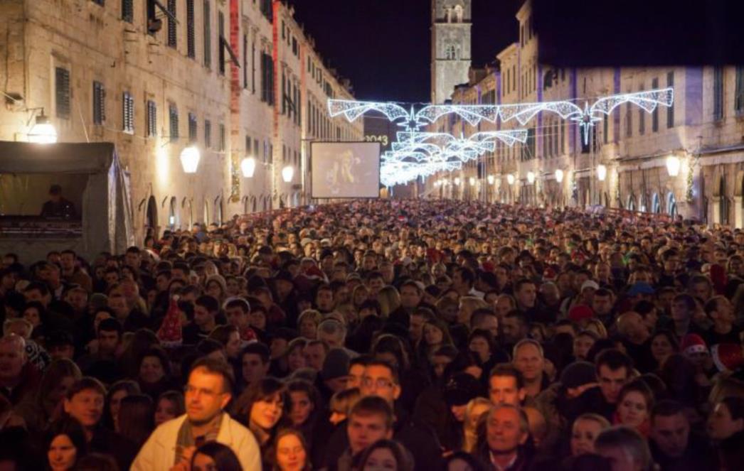 DOČEK NOVE GODINE U DUBROVNIKU: U 2014. sa Zečićem, Teškom industrijom, Colonijom...  