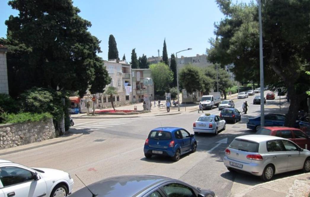 Opasno križanje na Pošti Lapad postaje kružni tok