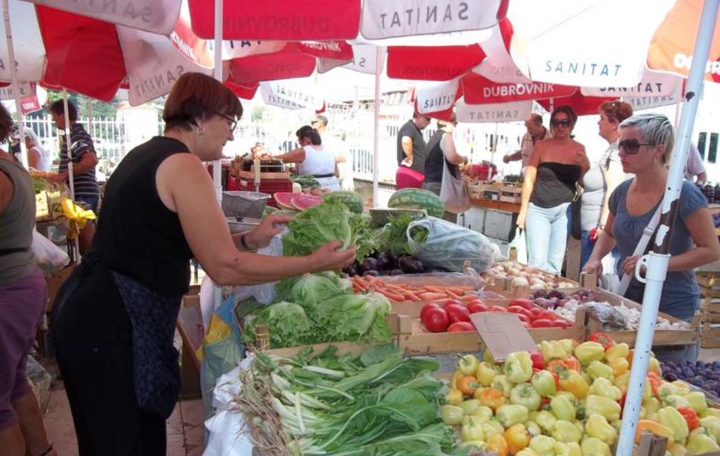 GRUŠKA PLACA Cijene do 30 kuna, a sve manje kupaca (FOTO)