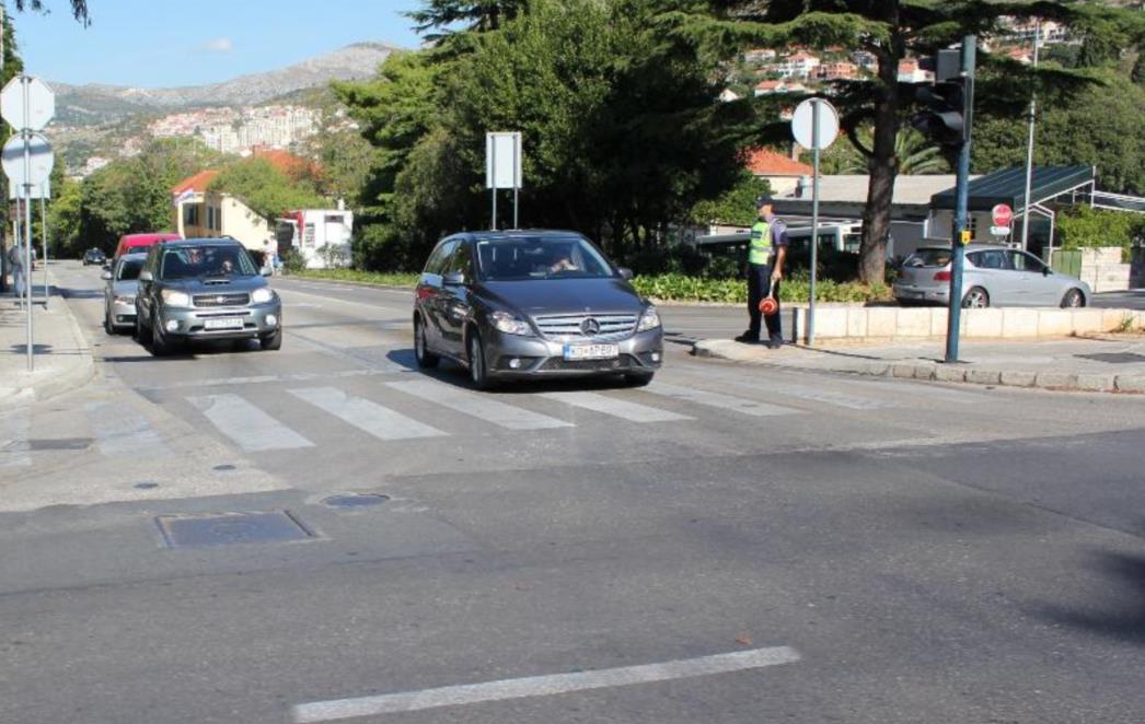 Dubrovnik: Vozilom udario pješaka na Kunejima
