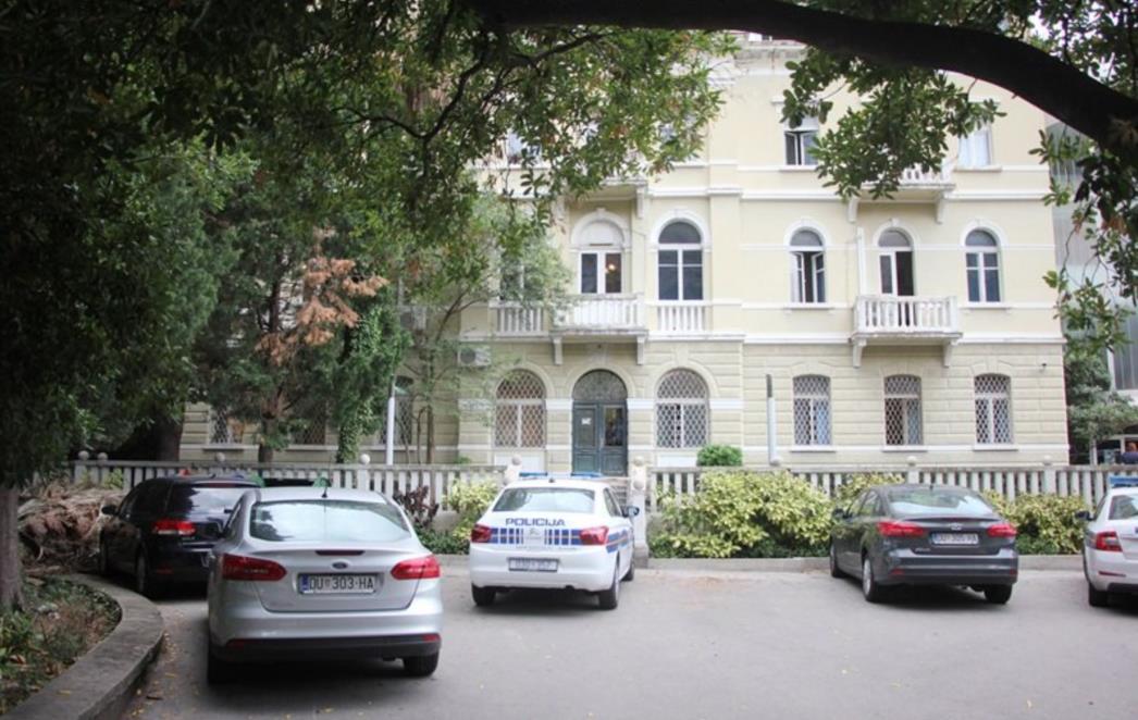 POKRALA TRGOVINU U ŽUPI DUBROVAČKOJ Otuđila Chanelove proizvode u vrijednosti od sedam tisuća kuna!