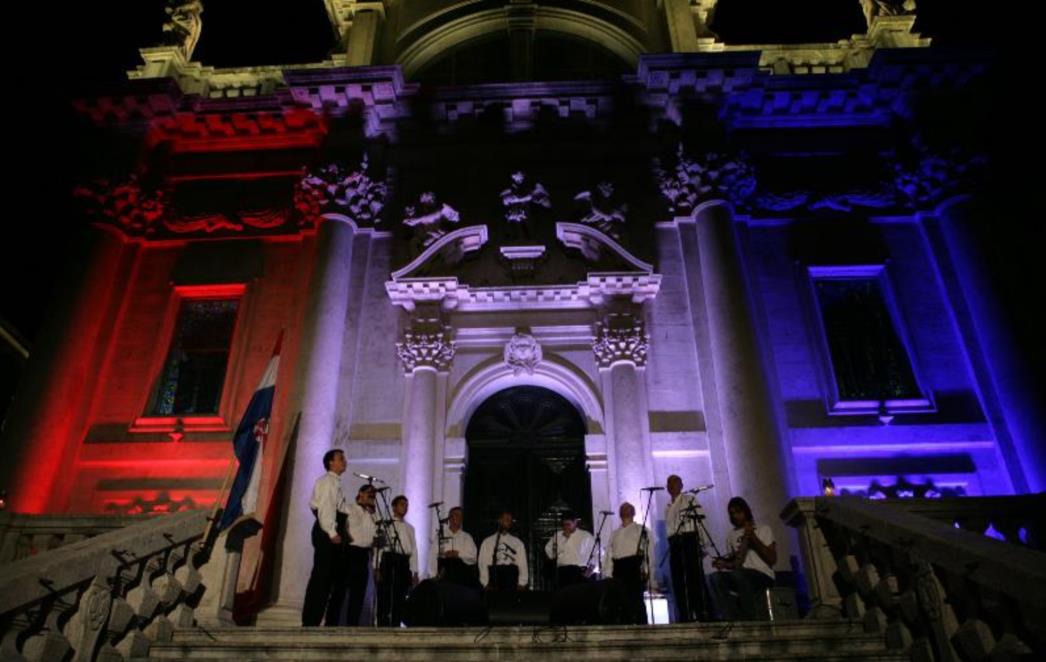 Koncert klapa ispred crkve Svetog Vlaha razgalio Dubrovčane (FOTO)
