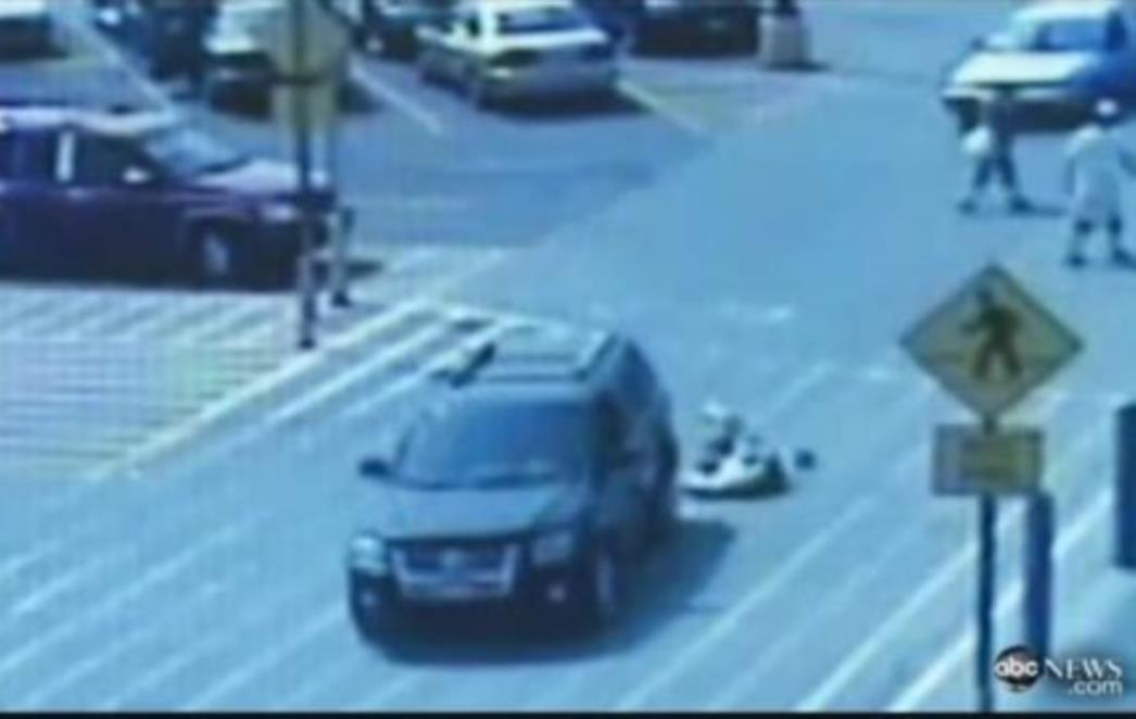VIDEO: Majka namjerno automobilom oborila kćer na parkingu