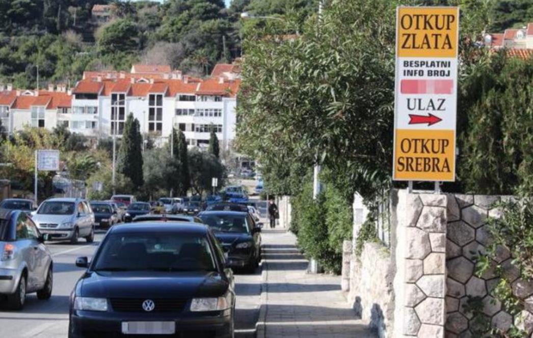 PLJAČKA U CENTRU DUBROVNIKA: Maskirani i oružani napadač ukrao novac iz poslovnice za otkup zlata
