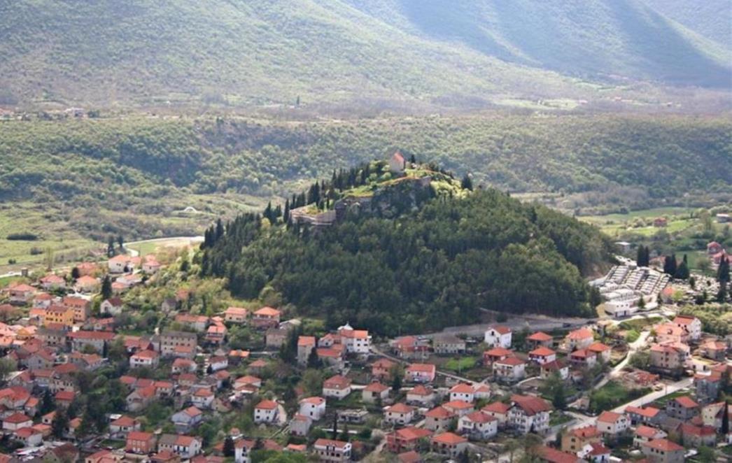 NJEGOVA STRANA PRIČE Muškarac koji je urinirao po spomeniku u Sinju otkrio zašto je to učinio