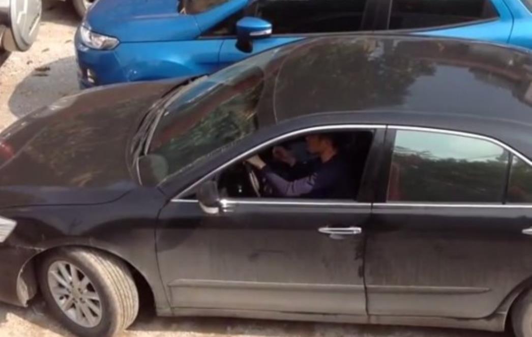 POKUŠAJTE GA NADMAŠITI: Ovo je daleko najbolji izlazak s parkinga! /VIDEO/