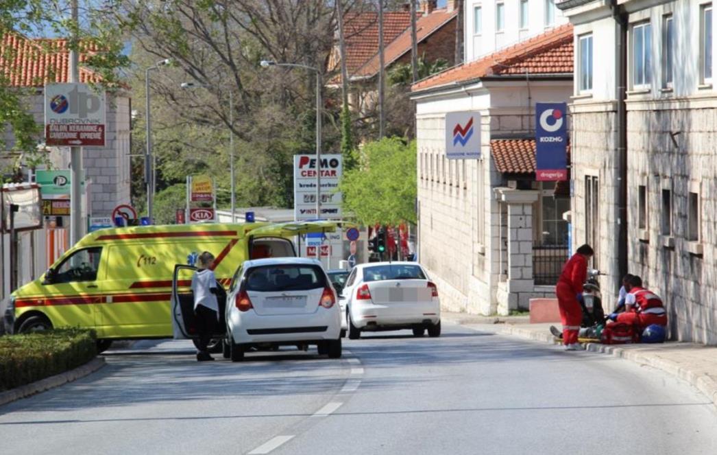 Prometna nesreća u Dubrovniku: Ozlijeđen motociklist u Vukovarskoj ulici /FOTO/