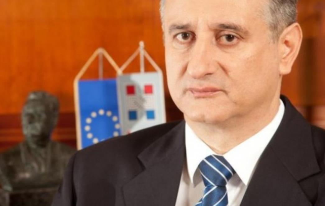 ZAŠTO GA NIJE SPOMENUO: Boji li se Sanader Karamarka?