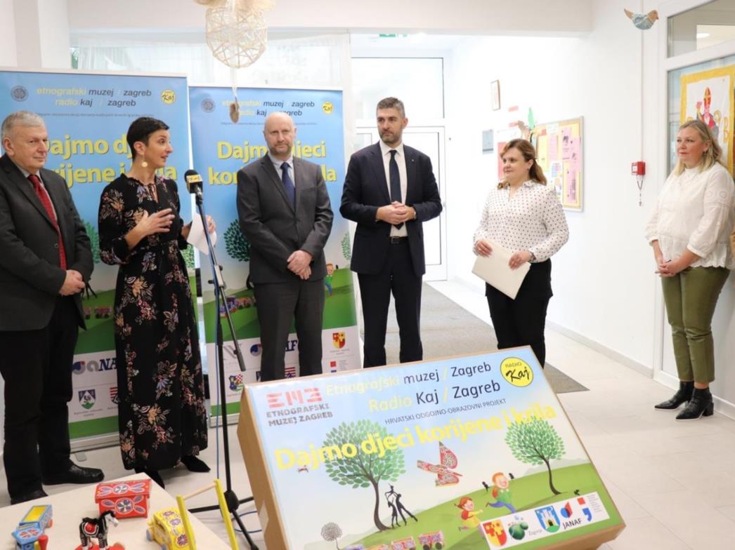 Dječji vrtići Dubrovnik dobili tradicijske drvene igračke