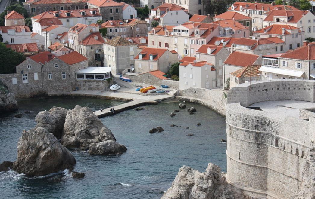 TRAGEDIJA U DUBROVNIKU: Preminuo stariji muškarac, pozlilo mu nakon izlaska iz mora