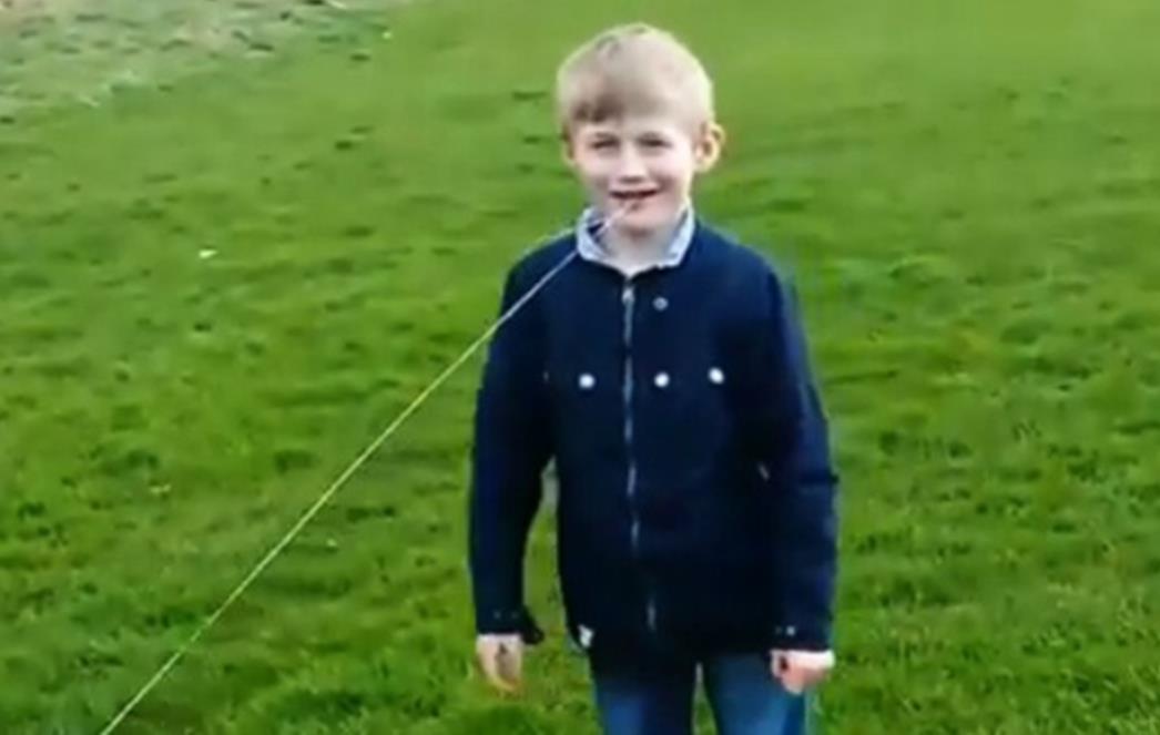 NEVJEROJATNO: Sinu helikopterom iščupao klimavi zub! (VIDEO)