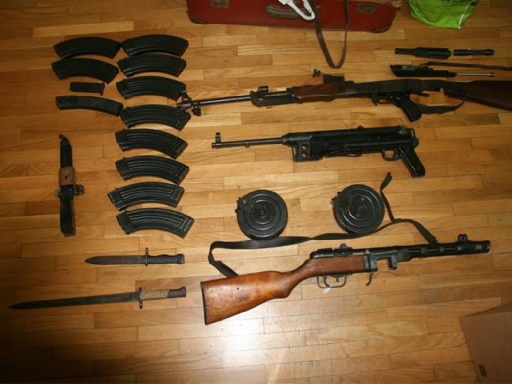 Policija u Metkoviću kod 59-godišnjeg muškarca pronašla arsenal oružja i eksplozivnih tvari